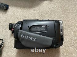 CCD-TRV67 Sony Handycam Hi-8 / 8mmCamcorder, Bag, Battery, Charger & Remote