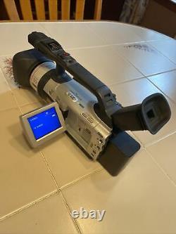 Canon GL2 Ntsc MiniDv 3ccd Digital Video Camcorder (DM-GL2A) Battery & Charger