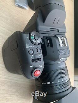 Canon XC10 4K Video Camera with X2 Batteries and Charger
