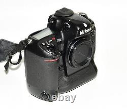 Nikon D D2X Pro Digital SLR Camera Body + charger + 2 x battery. Shutter 35k