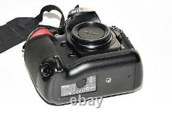 Nikon D D2X Pro Digital SLR Camera Body + charger + 2 x battery. Shutter 35k