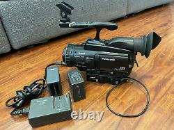 Panasonic AG-HMC40P 3MOS HDMI Camcorder with 2 batteries & charger
