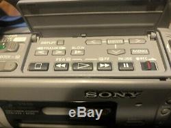 SONY CCD-VX3 Hi8 Stereo With remote control Hard case 3 Batteries, Charger