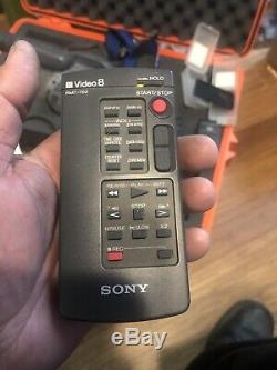 SONY CCD-VX3 Hi8 Stereo With remote control Hard case 3 Batteries, Charger