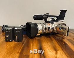 Sony DCR-VX2000 Digital Video Camcorder miniDV 3CCD Battery Charger Remote Bag