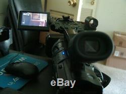 Sony HVR-Z1U HD Camcorder Excellent Condition with charger and 2 batteries