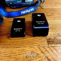Sony Handycam Video 8 CCD-TR505E Colour View Finder 2 Batteries Charger Case