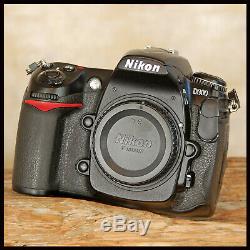 Super Clean Low Use Pro Nikon D300 Digital SLR Camera + battery + charger